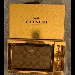 Coach Wristlet Signature Canvas